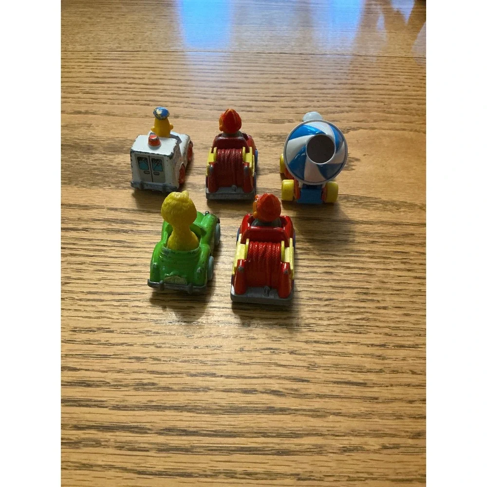 Vintage Sesame Street Vehicle metal 5 Mini Figures Ernie Bert Big‎ Bird Elmo
